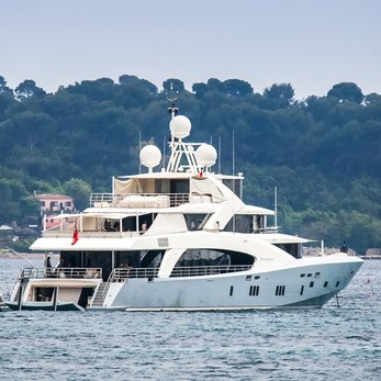 Mariu yacht exterior 3