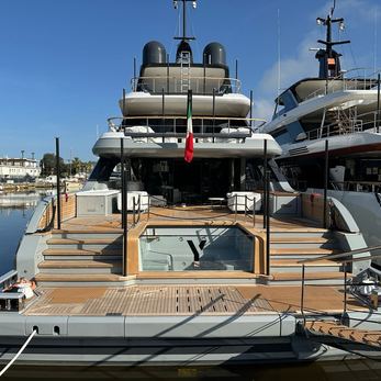 Y yacht exterior 8