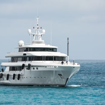 Ipanemas T yacht exterior 3