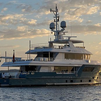 Tropa yacht exterior 2