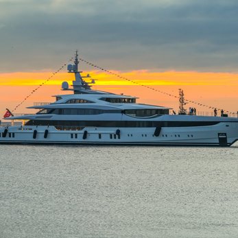 Al Reem yacht exterior 4