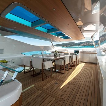 Re Leone yacht interior 3