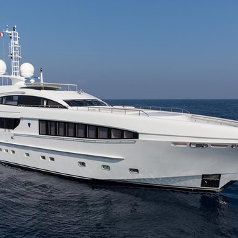 Taurica yacht exterior 2