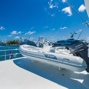 No Boundaries yacht exterior 3