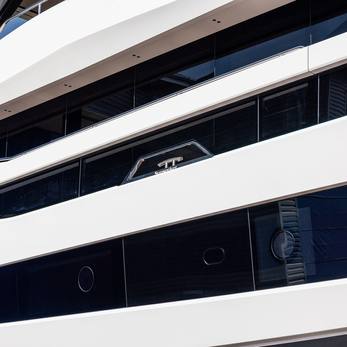 Manhattan 94/ 01 yacht interior 4