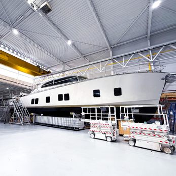 Mojo yacht interior 5