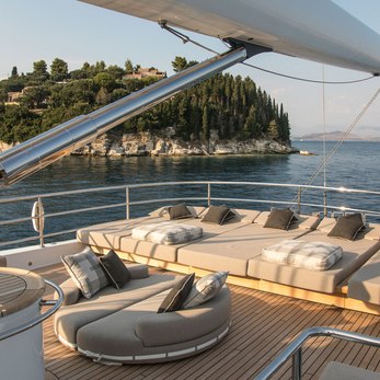 Seven yacht exterior 4