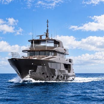 Zembra yacht exterior 4