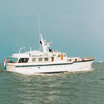 Calypso yacht exterior 2