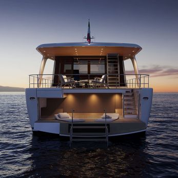 SHE / 01 yacht exterior 5