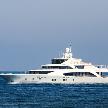 Mariu yacht exterior 2