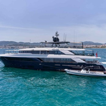 Horizon yacht exterior 4