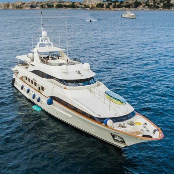 Satine yacht exterior 2