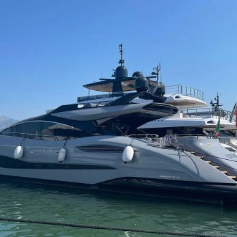 Offline yacht exterior 12