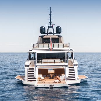 Velocity yacht exterior 4