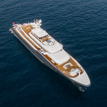 Ice yacht exterior 3