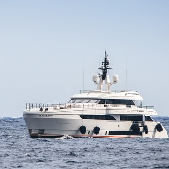 Stern yacht exterior 3