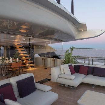 LEL yacht exterior 4