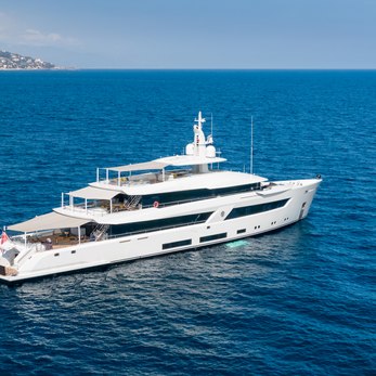 Shenoa yacht exterior 4