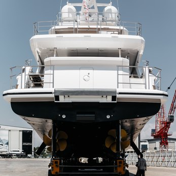 Familia yacht exterior 5