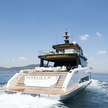 Saint V yacht exterior 4