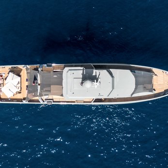 Cyclone yacht exterior 4