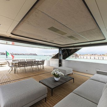 Simplicity yacht interior 4