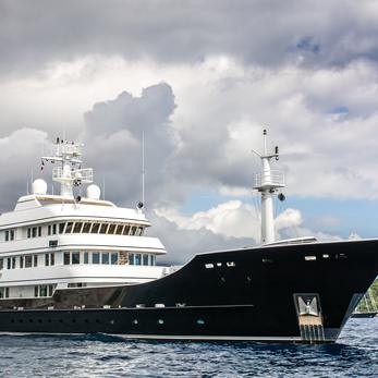 Grand Zusanina yacht exterior 2