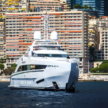 Amore Mio yacht exterior 2