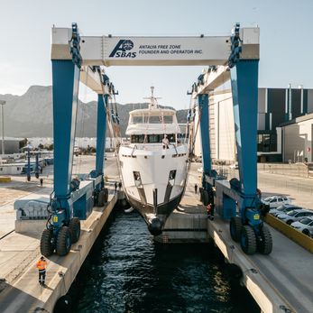 Sayna yacht exterior 2