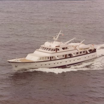 Valeria yacht exterior 3