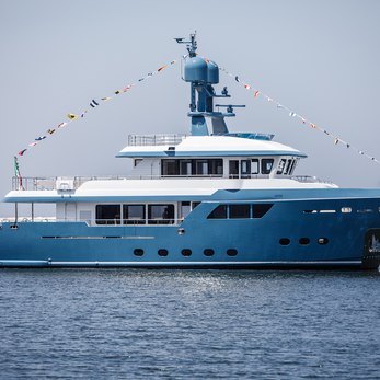 Alexa yacht exterior 2