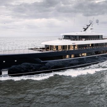 Les Cinq yacht exterior 4