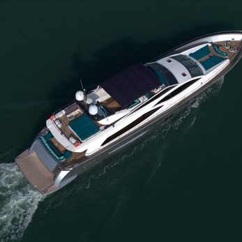 Hummingbird yacht exterior 3