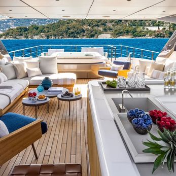 Miotu yacht exterior 3