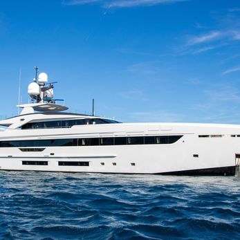Kinda yacht exterior 2