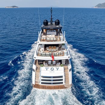 Toy yacht exterior 5