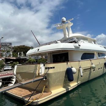 Myeraah yacht exterior 4