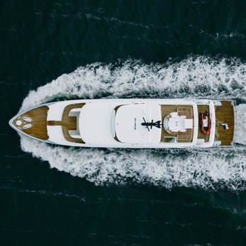 Lollipop yacht exterior 3