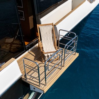 Bella Luna yacht exterior 5