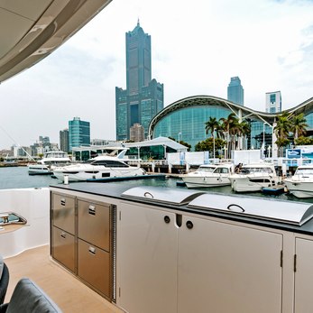 KeΦi yacht exterior 3