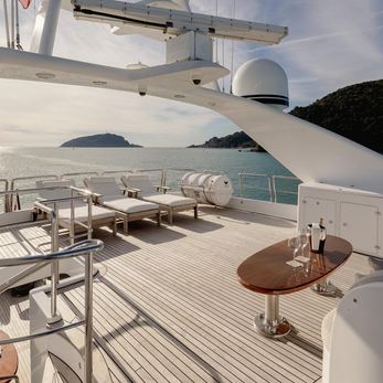 Hoshi yacht exterior 3