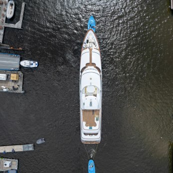 Halcyon yacht interior 5