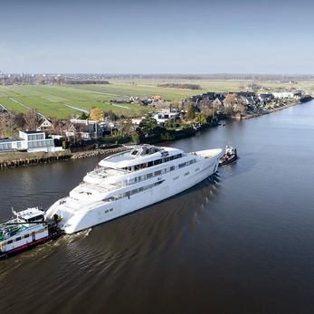 Vanish III yacht exterior 5