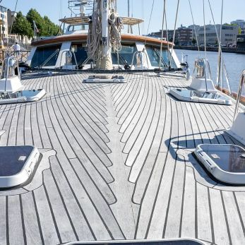 Anya yacht exterior 2