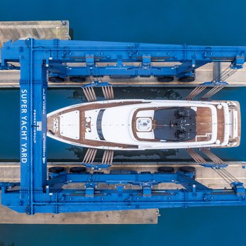 Custom Line 33/34 yacht interior 3
