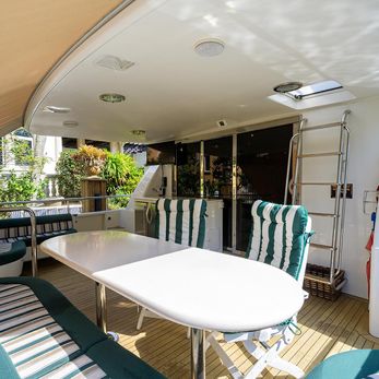 Lost Texan yacht exterior 5