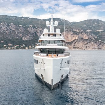 Viva yacht exterior 2