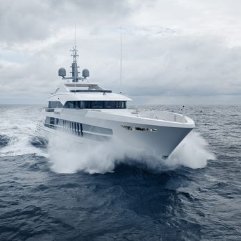 Juno yacht exterior 2