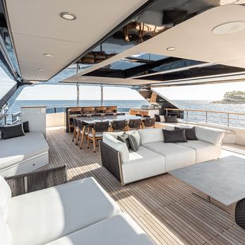 Oculus yacht exterior 3